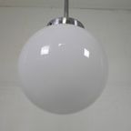 Oude Schoollamp Met Glazen Bol In Opaalglas, Jaren 30 thumbnail 11