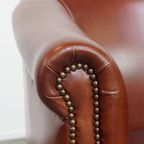 Stijlvolle En Elegante Clubfauteuil Gemaakt Van Rundleer Met Een Luxe Afwerking Met Siernagels thumbnail 14
