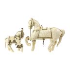 Koppel Decoratieve Houten Paarden Bedekt Met Been Mozaïek Verzilverd thumbnail 9
