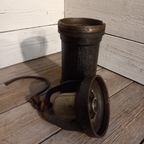 Oude Gietijzeren Industriele Mijnlamp / Potlamp. thumbnail 4