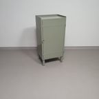 Prachtig Werkplaatskastje. Grijs Metaal Lockertje. Industrial Small Sideboard thumbnail 2