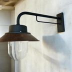 Vintage Industriële Wandlamp / Muurlamp Met Glazen Kap thumbnail 2