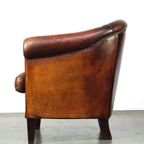 Zeer Luxe Donkerbruine Schapenleren Clubfauteuil Met Een Meer Dan Prachtig Patina thumbnail 6