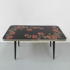 Vintage Salontafel Met Glazen Blad En Schuine, Taps Toelopende Poten thumbnail 6