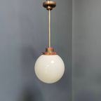 Opaline Glazen Bol Hanglamp Met Stang En Koperen Armatuur thumbnail 14