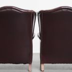 Set Van 2 Mooie En Comfortabele Bordeauxrode Rundleren Oorfauteuils + Hocker In Engelse Stijl thumbnail 5