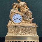 Een Vuurvergulde, Bronzen Schouwpendule In Empirestijl. thumbnail 3