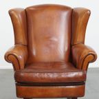 Sierlijke En Ruime Schapenleren Oorfauteuil Met Warme Kleuren thumbnail 9