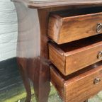 Teak Tafeltje Met Gebogen Poten En 3 Lades, 80 Cm Hoog thumbnail 4