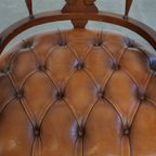 Klassieke Rundleren En Houten Chesterfield Bureaustoel In Engelse Stijl, Afgewerkt Met Siernagels thumbnail 7