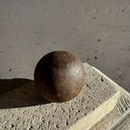 Set Van 4 Kanonballen C. 1800 Op Een Decartieve Stenen Stand Uit Het Atelier Van Walter De Buck thumbnail 9