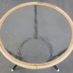 Leuke Vintage Ronde Rotan Bijzet/salontafel Met Wolkenglazen Blad thumbnail 8