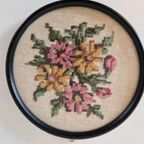 * Vintage Rond Schilderij Geborduurd Borduursel Bloemen Lijst thumbnail 5