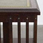 Zeer Mooie Houten Boekenmolen Met Groen Leren Blad En Op Wieltjes In Engelse Stijl thumbnail 8