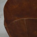 Karaktervolle En Tijdloze Rundleren Design Fauteuil/ Armchair Met Mooie Ronde Vormen En Siernagel thumbnail 5