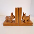 50'S 2 Houten Boekensteunen Met Houtsnijwerk Hondjes Terrier thumbnail 2