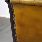 Sierlijke Rundleren Chesterfield Fauteuil Gecombineerd Met Hout thumbnail 14