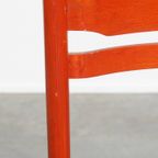 Leuke Rode Vintage Houten Jaren ’70 Stoel Met Een Gevlochten Rieten Zitting thumbnail 11
