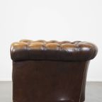 In Goede Staat Verkerende En Luxe Klassieke Rundleren Engelse Chesterfield Fauteuil thumbnail 6