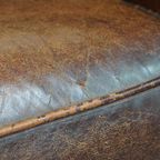 Karaktervolle Schapenleren Oorfauteuil Met Een Donkere Warme Kleurstelling En Een Prachtig Patina thumbnail 14