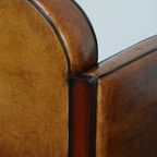 Schapenleren Artdeco Design Fauteuil Afgewerkt Met Hout En Geweldig Cognac Kleurig Leer thumbnail 10