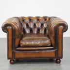 In Goede Staat Verkerende En Luxe Klassieke Rundleren Engelse Chesterfield Fauteuil thumbnail 3