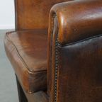 Cognac-Kleurige En Comfortabele Vintage Schapenleren Clubfauteuil Met Een Royale Zit thumbnail 12