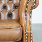 Klassieke Vintage Rundleren Engelse Chesterfield Oorfauteuil In Een Lichte Cognac Kleur thumbnail 14