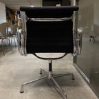 Vitra Eames Vergaderstoel Zwart Hopsak Draaibaar thumbnail 4