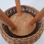 Mid Century Hout En Rieten Krukje Toegekend Aan Tony Paul. thumbnail 5