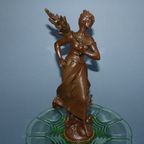 Prachtige Glazen Schaal Op Bronzen Standaard Met Een Mooie Dame Er Boven Op, Frankrijk, Aug. More thumbnail 2