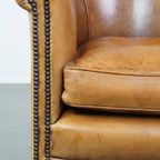 Leuke, Charmante En Comfortabele Schapenleren Clubfauteuil In Een Mooie Lichte Cognac Kleur thumbnail 9
