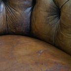 Antieke, Karakteristieke Schapenleren Chesterfield Clubfauteuil Op Wieltjes thumbnail 14