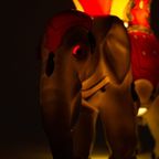 Vintage Hummel Goebel Parfumlamp Olifant Met Rode Zetel (gemerkt) thumbnail 6