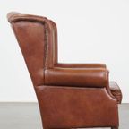 In Zeer Goede Staat Verkerende, Luxe Rundleren Oorfauteuil In Een Mooie Cognac Kleur thumbnail 4