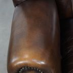Grote En Stijlvolle, Donkerbruine Rundleren Chesterfield Oorfauteuil In Engelse Stijl thumbnail 2