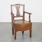 Prachtige Antieke Engelse 18e Eeuwse Eikenhouten Stoel Met Armleuningen En Een Mooi Ornament In D thumbnail 2