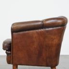 Bijzondere, Karakteristieke En Statige Donkere Schapenleren Clubfauteuil thumbnail 12