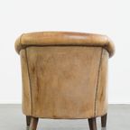 Positief Doorleefde Schapenleren Clubfauteuil Met Een Stoere En Sleetse Vintage Uitstraling thumbnail 4