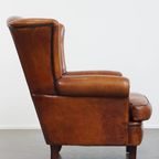 Sierlijke Schapenleren Oorfauteuil Met Zwarte Biezen En Klassieke Vormen thumbnail 3