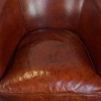 Zeer Mooie Cognac-kleurige Rundleren Clubfauteuil In Engelse Stijl Correct Afgewerkt Met Siernage thumbnail 5