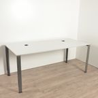 Ahrend 700 Bureau, Lichtgrijs Blad, 180 X 80 Cm, Hoogte Verstelbaar Onderstel thumbnail 2