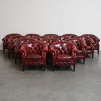 Unieke Set Van 14 Mooie Engelse Rundleren Chesterfield Fauteuils In Een Gevlamde Rode Kleur thumbnail 14