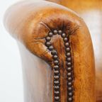 Subtiele, Cognac-kleurige Schapenleren Clubfauteuil Met Een Tijdloos Design En Correct Afgewerkt thumbnail 12