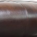 Imposante, Engelse Rundleren Chesterfield Fauteuil Met Een Comfortabele Zit En Een Diepe Donkere thumbnail 14