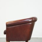 Comfortabele, Stoere, Cognac Kleurige Schapenleren Clubfauteuil Met Karakteristiek Zitkussen thumbnail 6