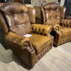 2 X Engelse Chesterfield Fauteuils Suzanne Tabacco Bruin Leer thumbnail 4