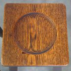 Set Van 2 Antieke Engelse Massief Eikenhouten Krukken/ Stools Met Een Vleugje Art Nouveau Stijl. thumbnail 7