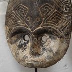 Indonesisch Masker Op Standaard | L thumbnail 5