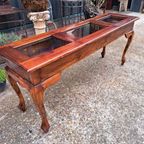 Engelse Vitrine Tafel, Sidetable Met 3 Klepdeuren Afm. thumbnail 3